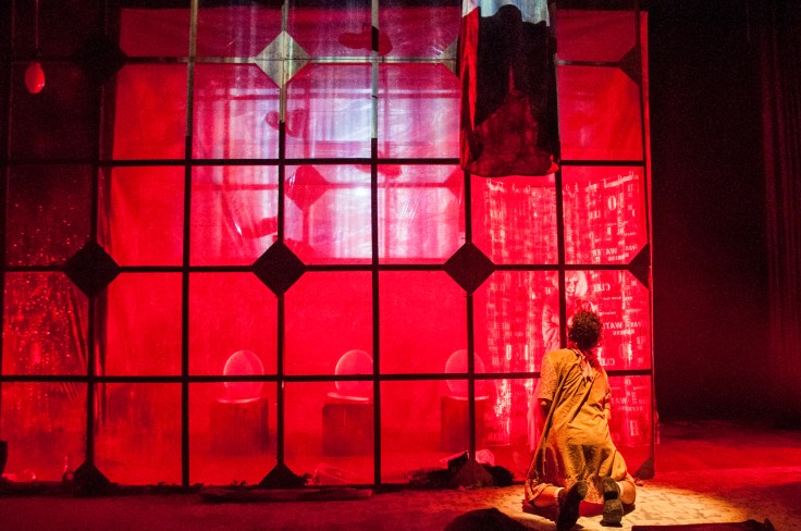 Cadarço-de-Sapato-ou-Ninguem-esta-Acima-da-Redençao-Foto-Andrea-Cocolichio